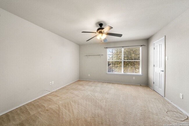 Building Photo - 4 Bedroom 3 Bathroom located in Cibolo Val...