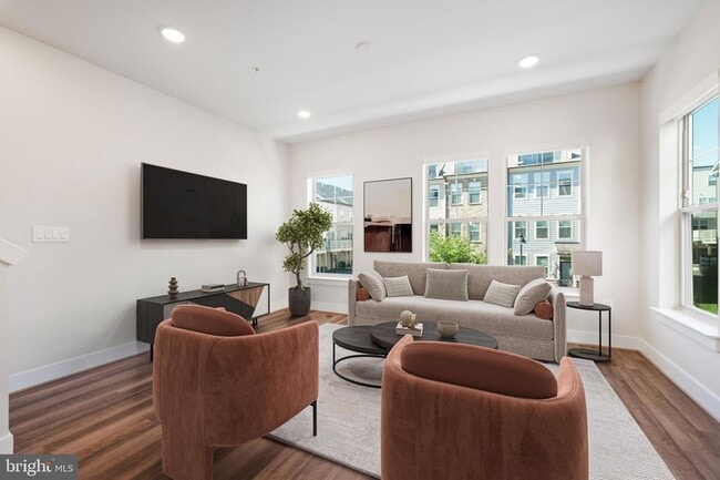 Building Photo - 128 Stowe Dr