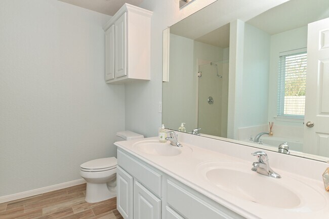 Building Photo - 4022 Mt Everest Way