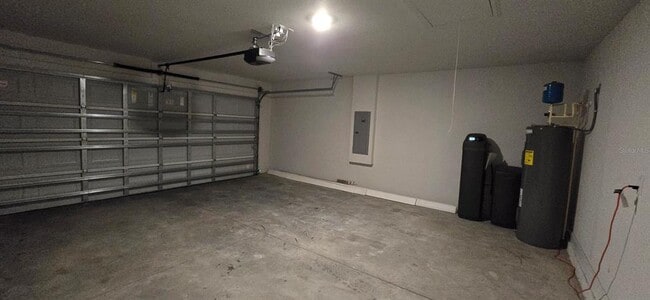 Building Photo - 10715 SW 41st Ave