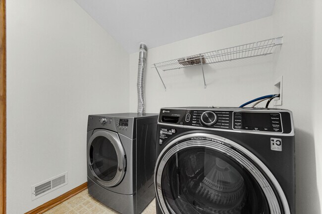 Building Photo - 1998 Conway Ln