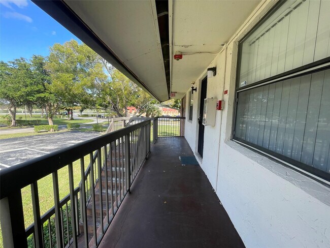 Building Photo - 6040 Shaker Wood Cir