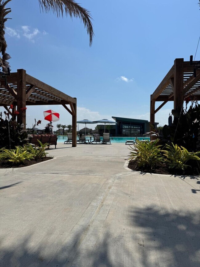 Building Photo - 570 Long Beach Bay Dr