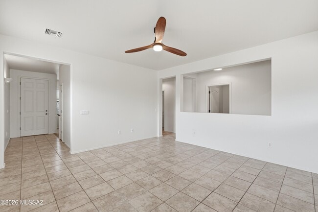 Building Photo - 584 N Highlands Grove Ln