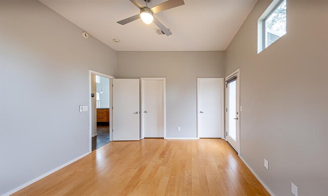 Building Photo - 3803 Byron Dr