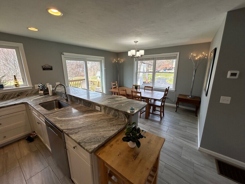 Building Photo - 676 Burncoat St