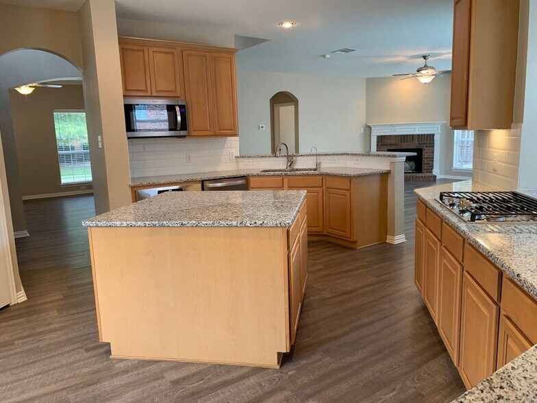 Building Photo - 2644 Dunbar Dr