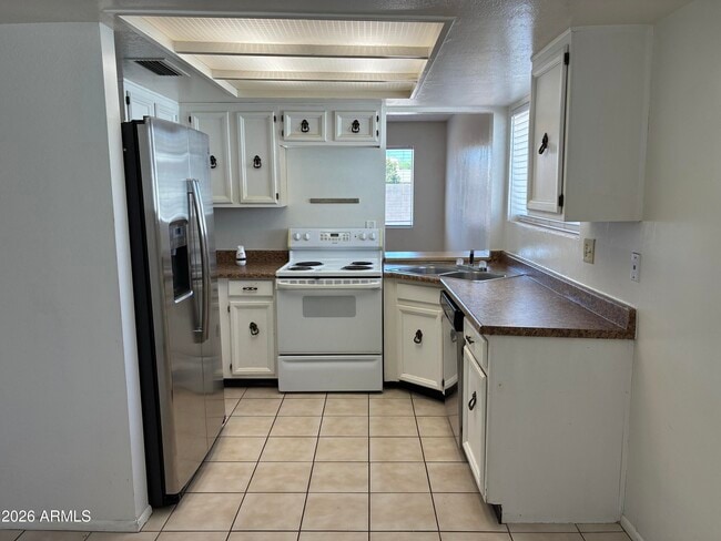 Building Photo - 5915 W Tierra Buena Ln