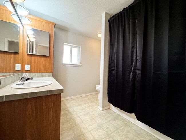 Building Photo - "Well-Maintained 3-Bed, 2-Bath Home in Foothills"!