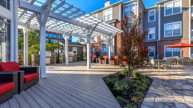 Building Photo - 330 N Humphreys Blvd