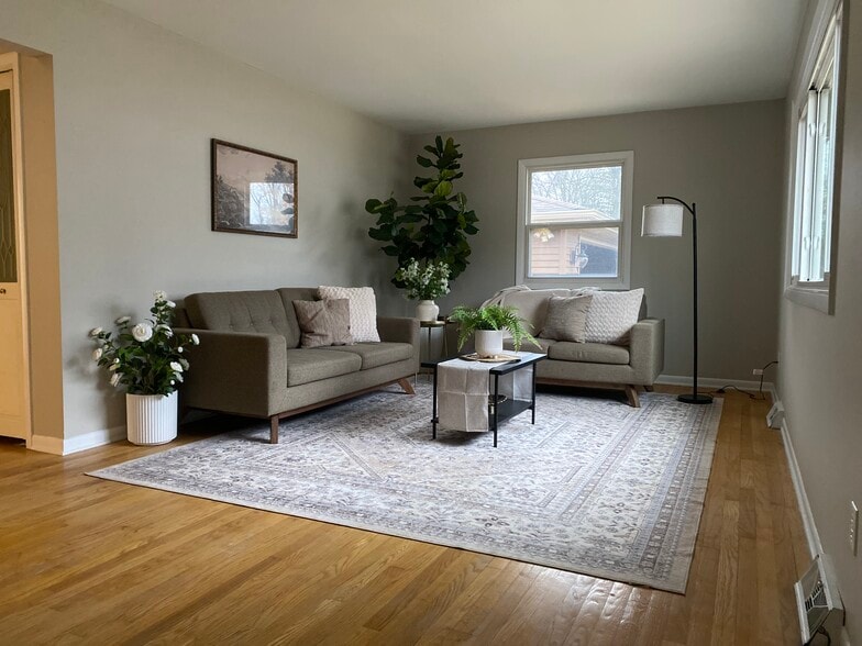 Building Photo - 1710 Greenview Ave