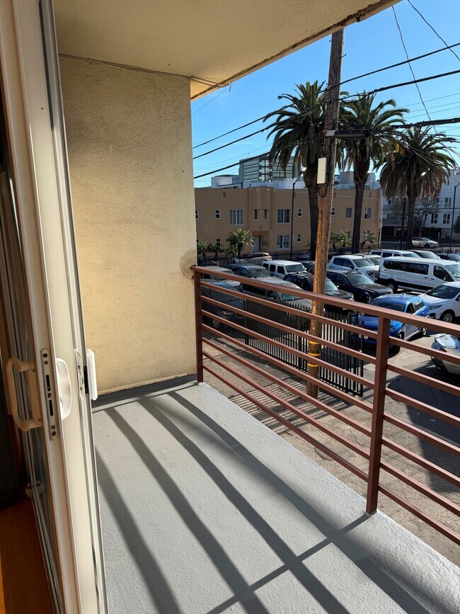 Building Photo - 4443 Clayton Ave