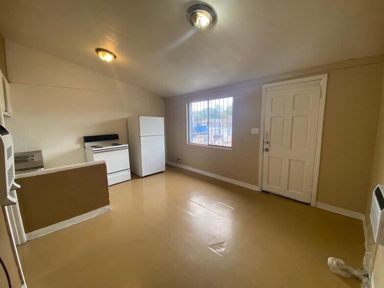 Building Photo - 1130 Laurel Ave