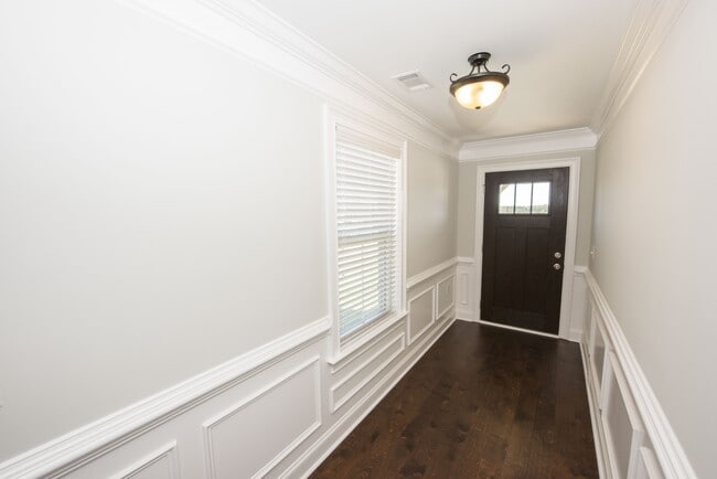 Building Photo - 2304 Snowshill Ln