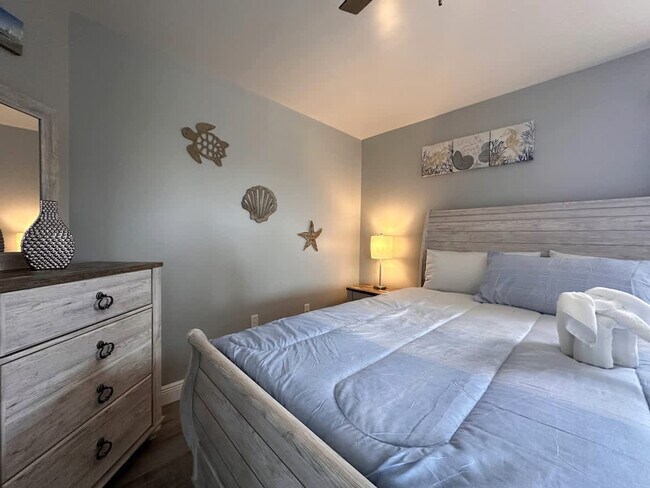 Building Photo - 421 Cabello Dr