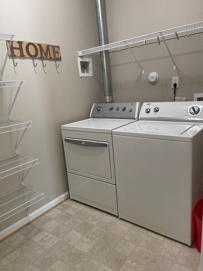 Building Photo - 1201 Rustads Cir