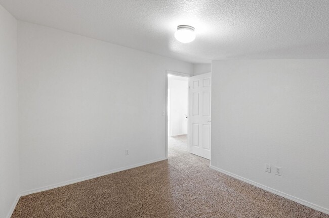Building Photo - Relaxing townhome in Monument Villas