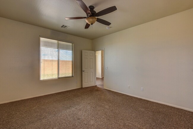 Building Photo - 3 Bedroom + a Den For Rent In Pronghorn Ra...