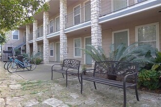 Building Photo - 1907 Robbins Pl