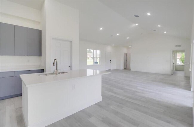Building Photo - 14908 SW 63rd Ct