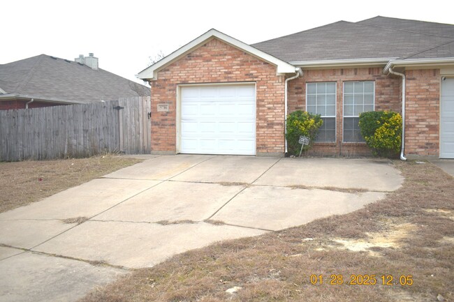 Primary Photo - Home near the Heart of Alliance and Keller