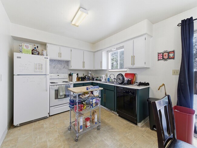 Building Photo - Prime Old Town Access | 3 Bed Home Near City Park + Downtown
