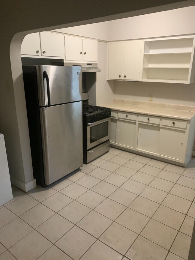 Building Photo - 3 bed, 1 bath near UOM