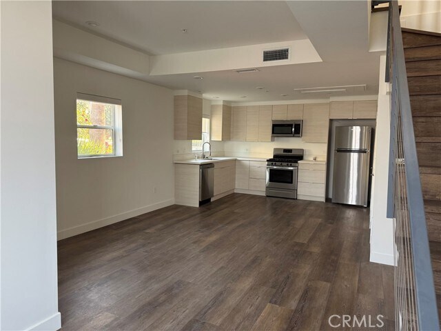 Building Photo - 1245 N New Hampshire Ave