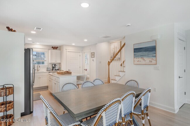 Building Photo - 19 Cummins St