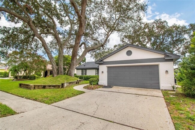 Building Photo - 2906 Windridge Dr
