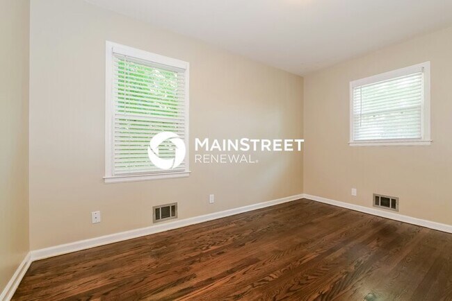 Building Photo - 3 Bedroom Pet-Friendly Home in Shawnee, KS with Main Street Renewal