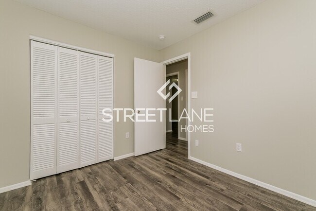 Building Photo - ONE MONTH FREE RENT!