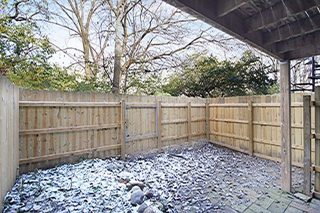 Building Photo - 728 Garland Cir