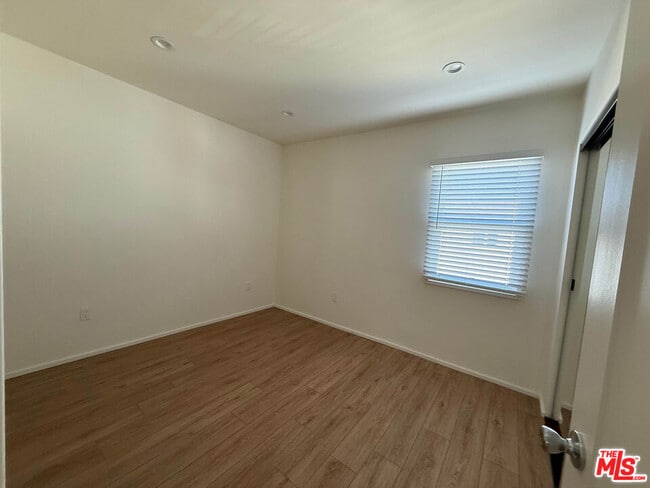 Building Photo - 2320 Carnegie Ln