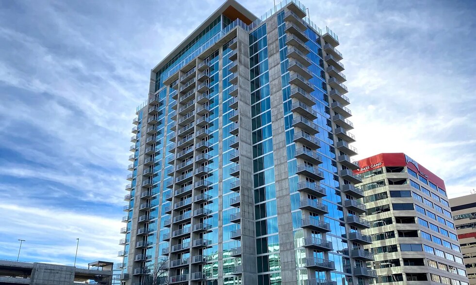 Building Photo - 151 S State St