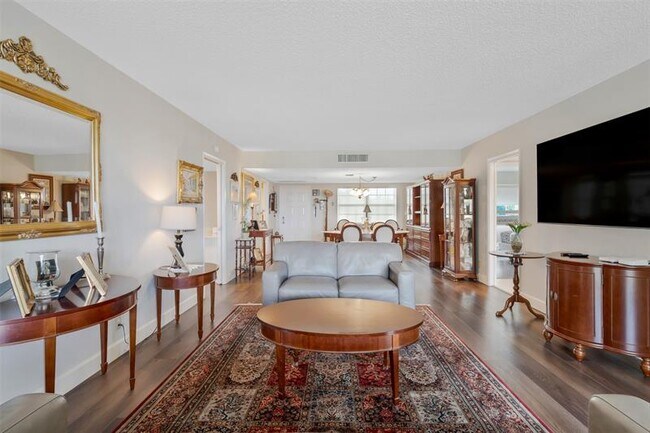 Building Photo - 3960 Oaks Clubhouse Dr