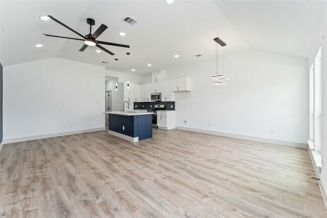 Building Photo - 9001 Nyssa St