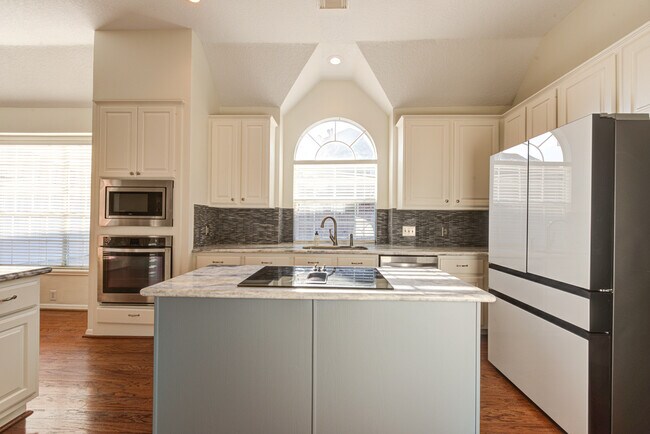 Building Photo - 1315 Crescent Pkwy Ct