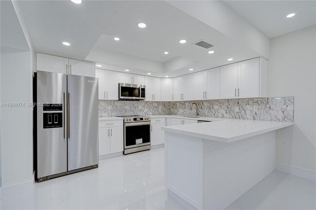 Building Photo - 10720 SW 77th Ave