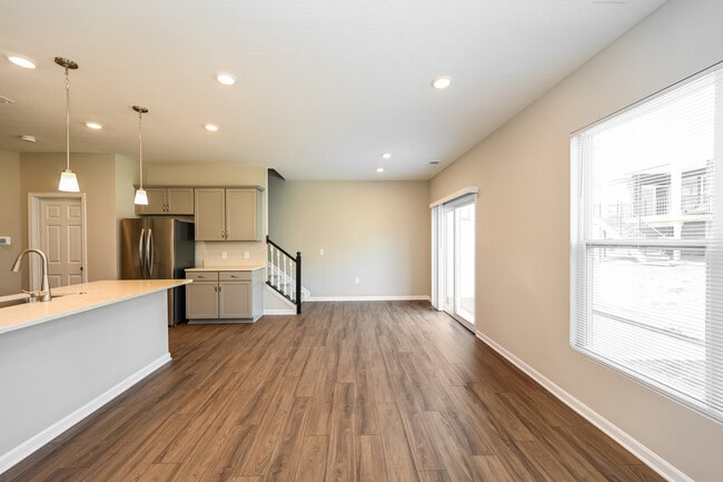 Building Photo - 4930 Pebble Ct