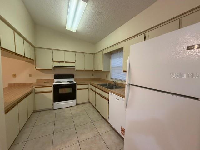 Building Photo - 32818 Lake Square Ct