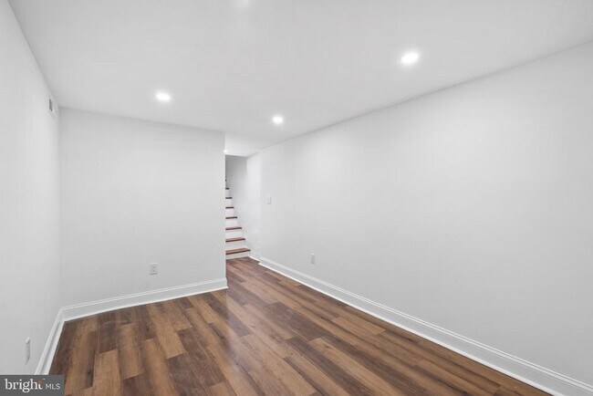 Building Photo - 5611 Stewart St