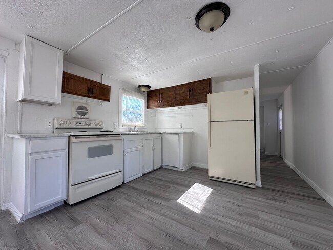 Building Photo - 2Bed 1Bath Rent To Own in Zephyrhills, FL