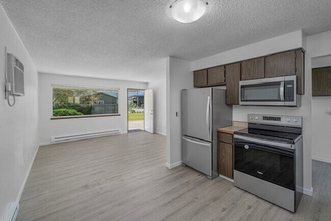 Building Photo - 1037/1039 Eastmont Ave. Duplex