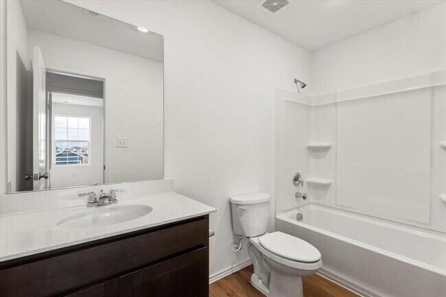 Building Photo - 2405 Sunray Ct