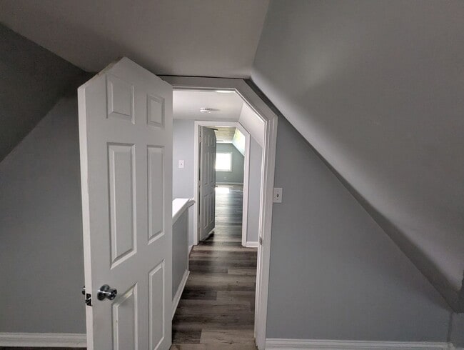 Building Photo - Beautifully renovated 3 bedroom/1 bath house!