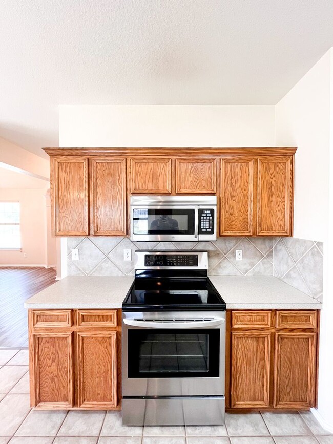 Building Photo - Available Now Beautiful 1 story, 4 bedroom, 2 bath, 2 car garage home with fire place, garage doo...