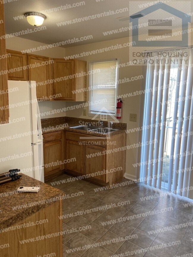 Building Photo - 500 Skyline Dr