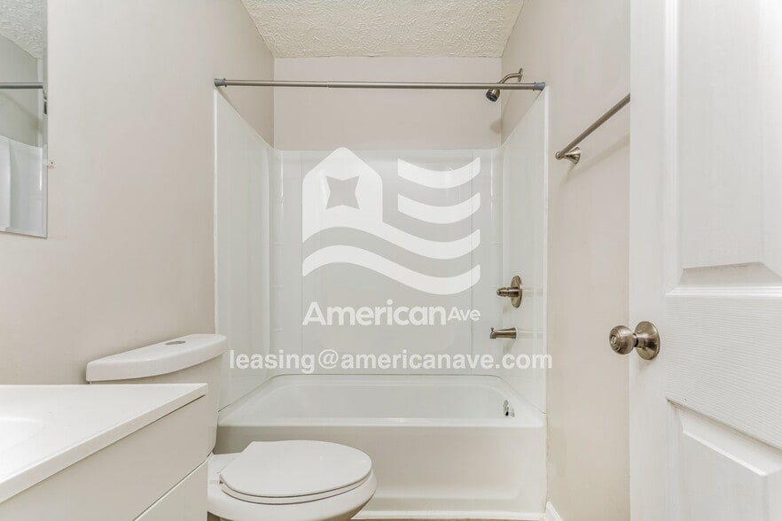 Building Photo - 107 Kensington Cir