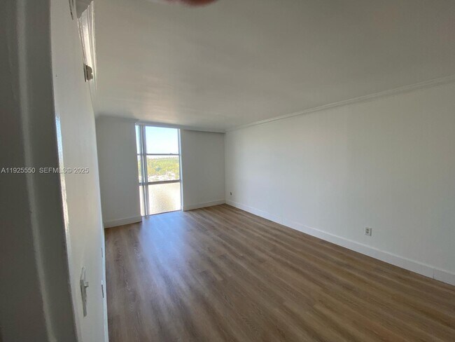 Building Photo - 2350 NE 135th St